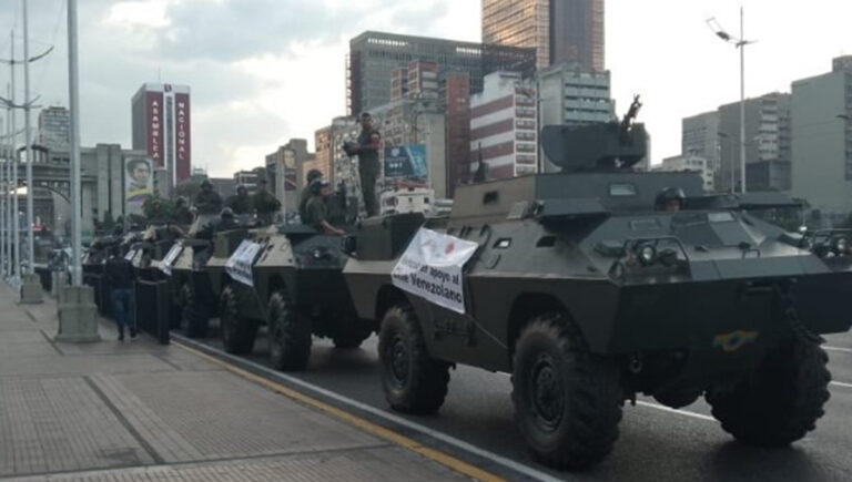 Tanquetas en el centro de Caracas para filmar película de Hugo Chávez
