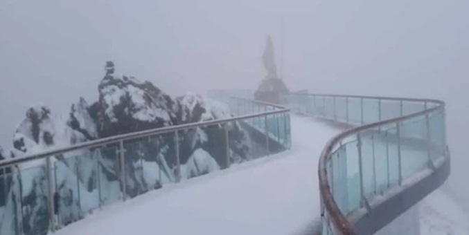 Sorpresiva nevada cubre el Pico Espejo de Mérida