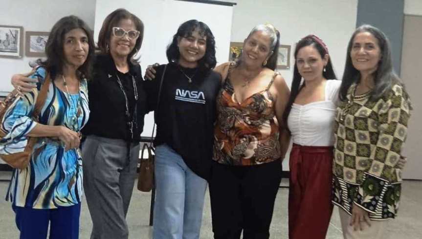 «Poetisas a Viva Voz» celebró su primer aniversario