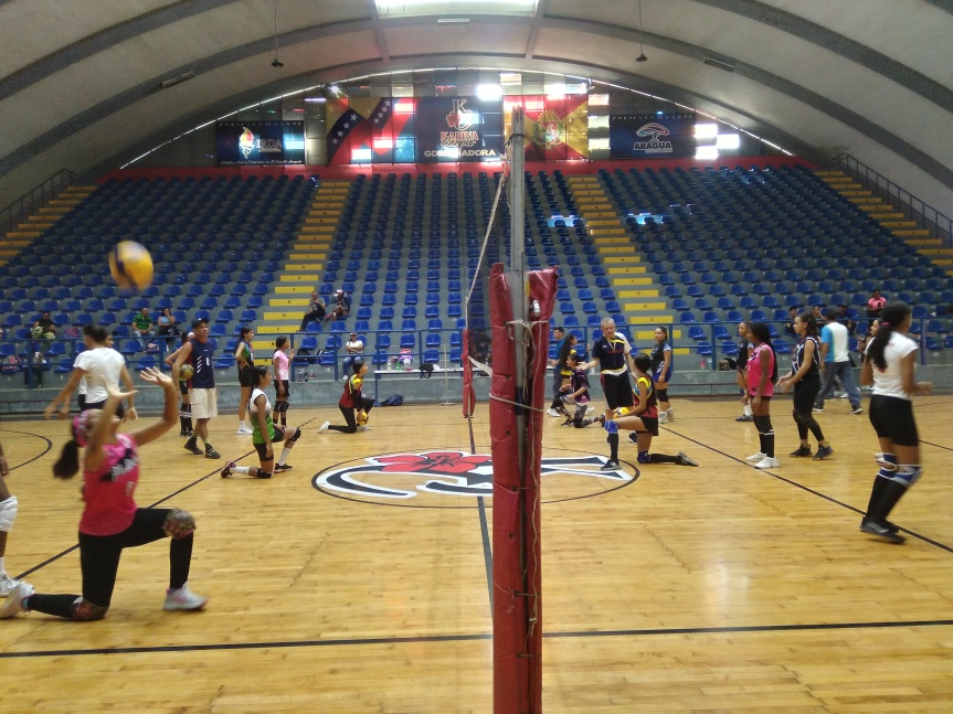 Arranca Cuadrangular de Voleibol Femenino Juvenil “A” en el gimnasio Alfredo “Ratón” Márquez